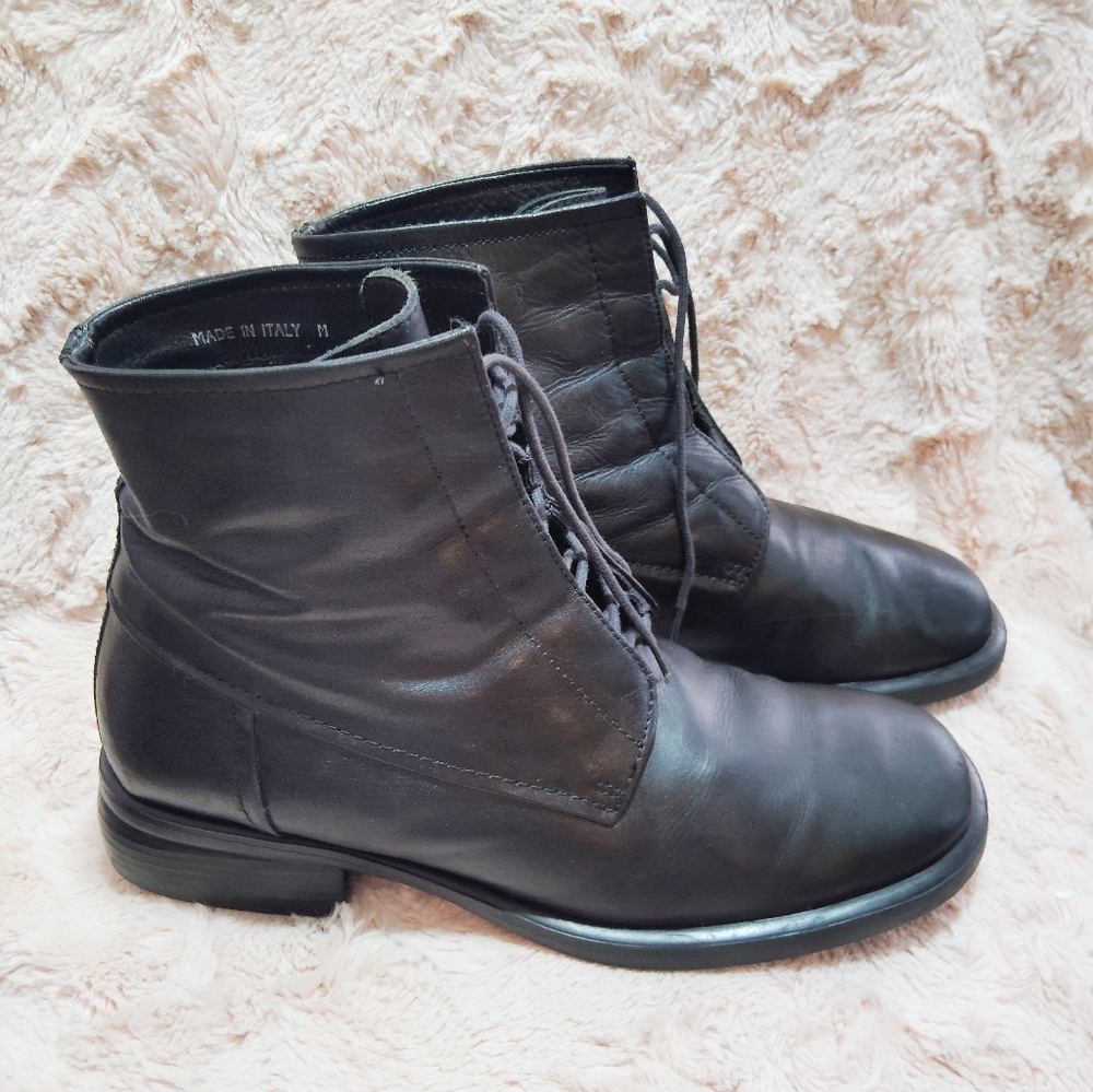 Chic, Bass Soft Italian Leather Ankle Boots. Size 8.5